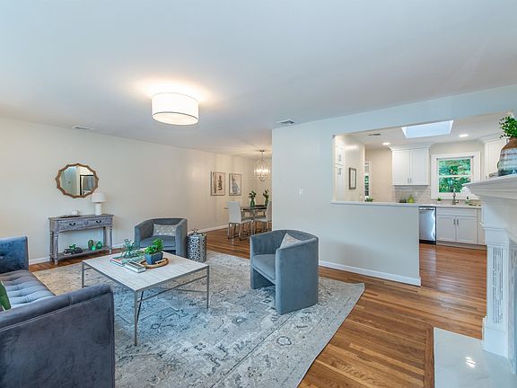 5th image of 261 Raymond St