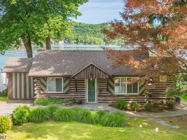 40 Birch Pkwy, Sparta, NJ 07871