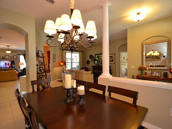 4th image of 590 Woodford Dr