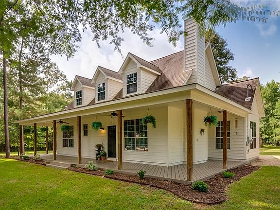 Welcome home to paradise in the country but just minutes away from the city!