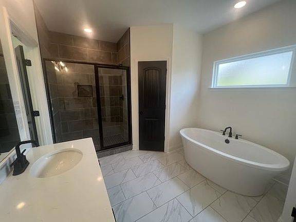 4th image of 5520 Briardale Dr