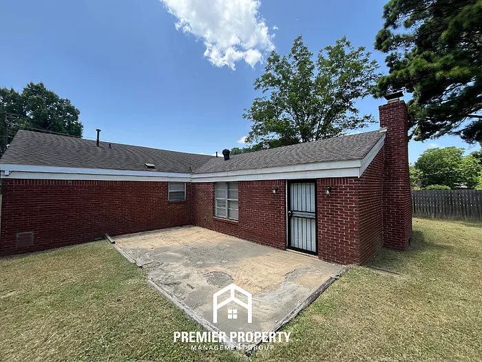 1360 Winfield Rd — Photo 19