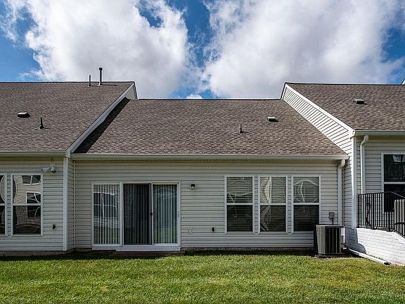 3rd image of 35 Aspen Hill Dr