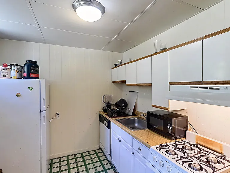 15 Glenville Ave #B4 — Photo 3