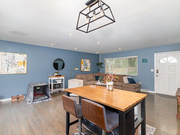 4th image of 2250 Genevieve Ln