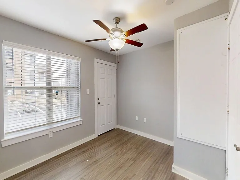 Hill Country Apartments — Photo 54