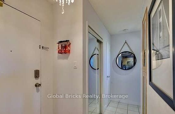 4th image of 49 Queen St E #501