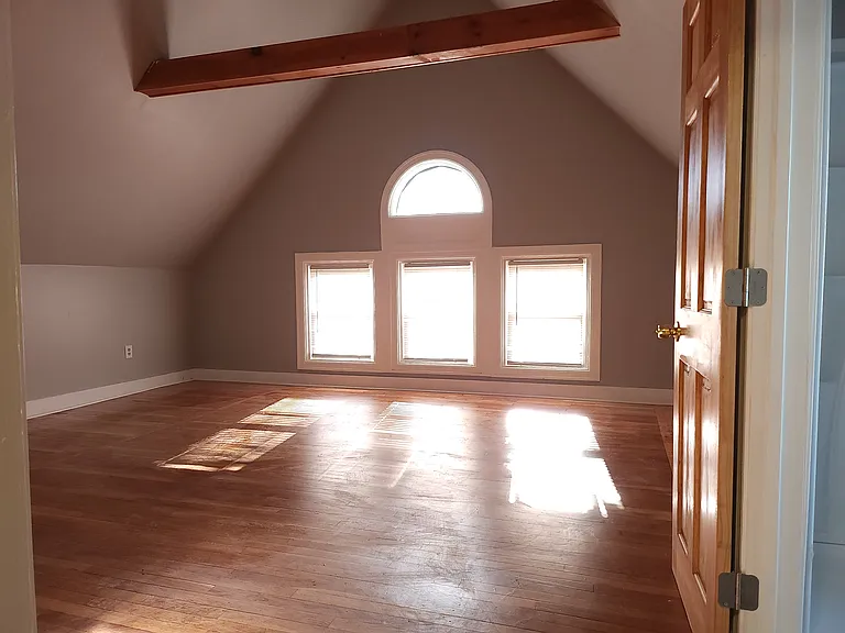 186 Summit St #5 — Photo 2