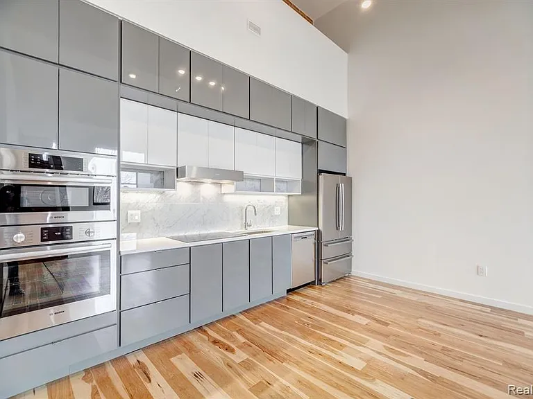 1454 Townsend St #303 — Photo 8