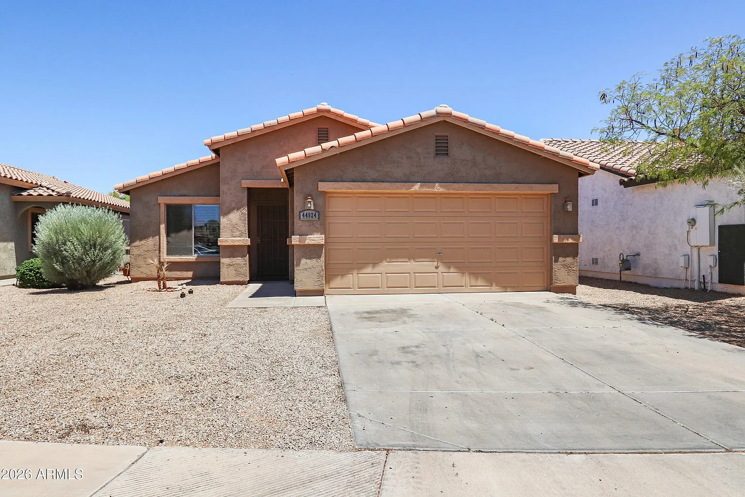 2 bed, 981 sqft, $1,550 — Photo 1