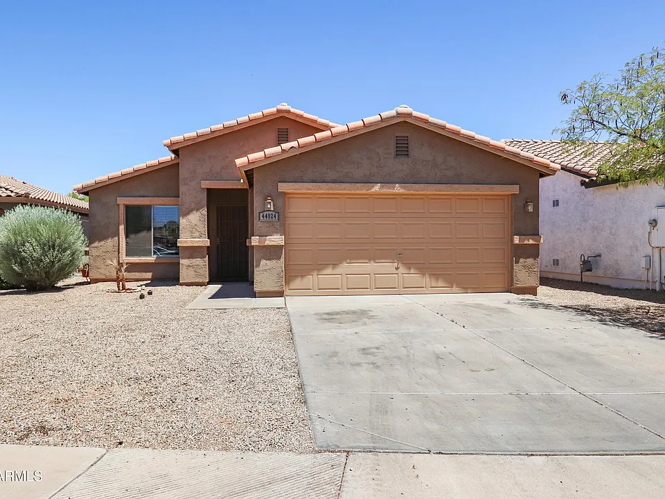 44924 W Balboa Dr