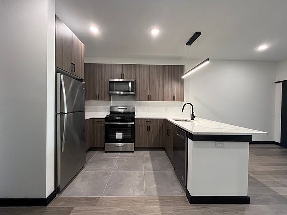 2nd image of 130-132 Mallory Ave #504
