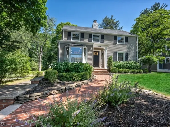 979 Salem Ln, Ridgewood Village, NJ 07450