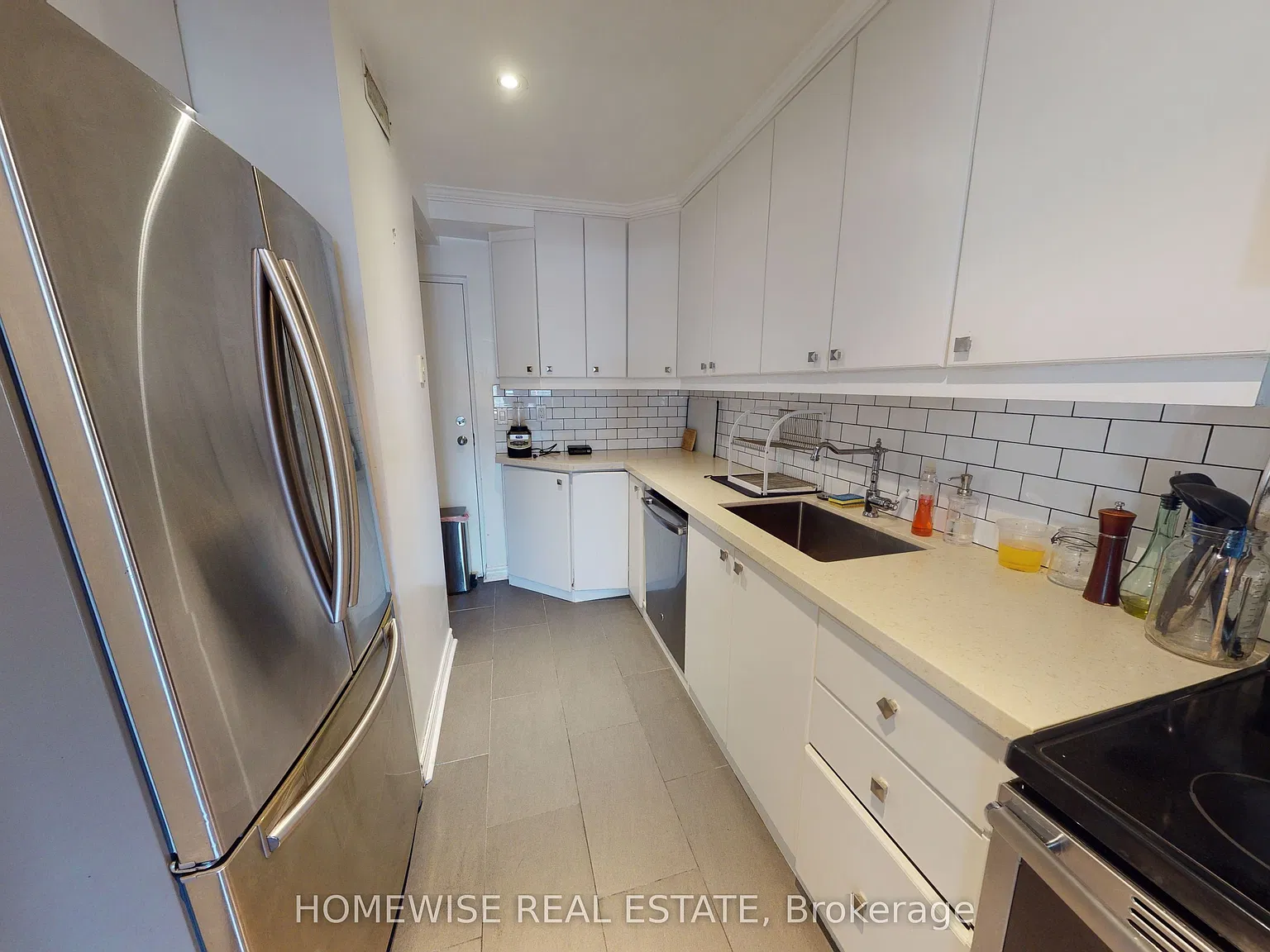 3 bed, $2,500 — Photo 2