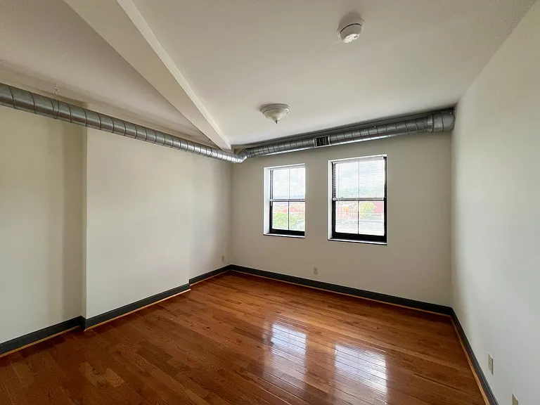 1411 Main St — Photo 9