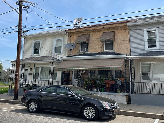 2nd image of 453 Saint Mary St