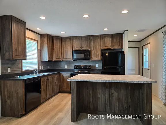 3rd image of 225 Robin Dr #225