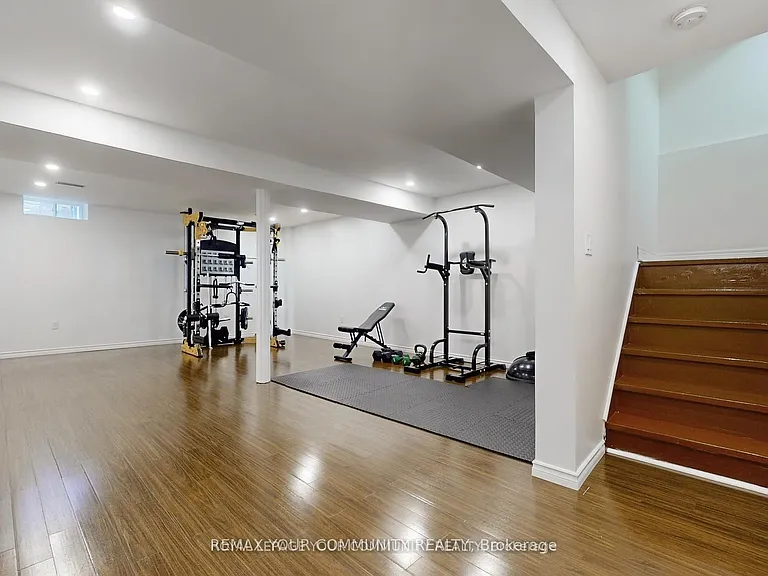 52 Four Seasons Cres — Photo 36