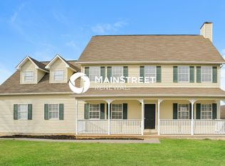 1120 Cattlemans Dr, Lenoir City, TN 37772