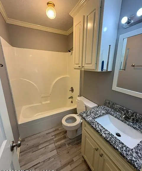 1042 N Azalea Dr — Photo 12