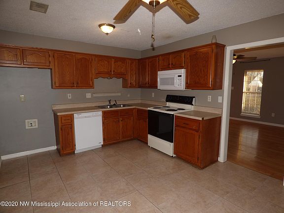 3rd image of 10872 Oak Leaf Dr
