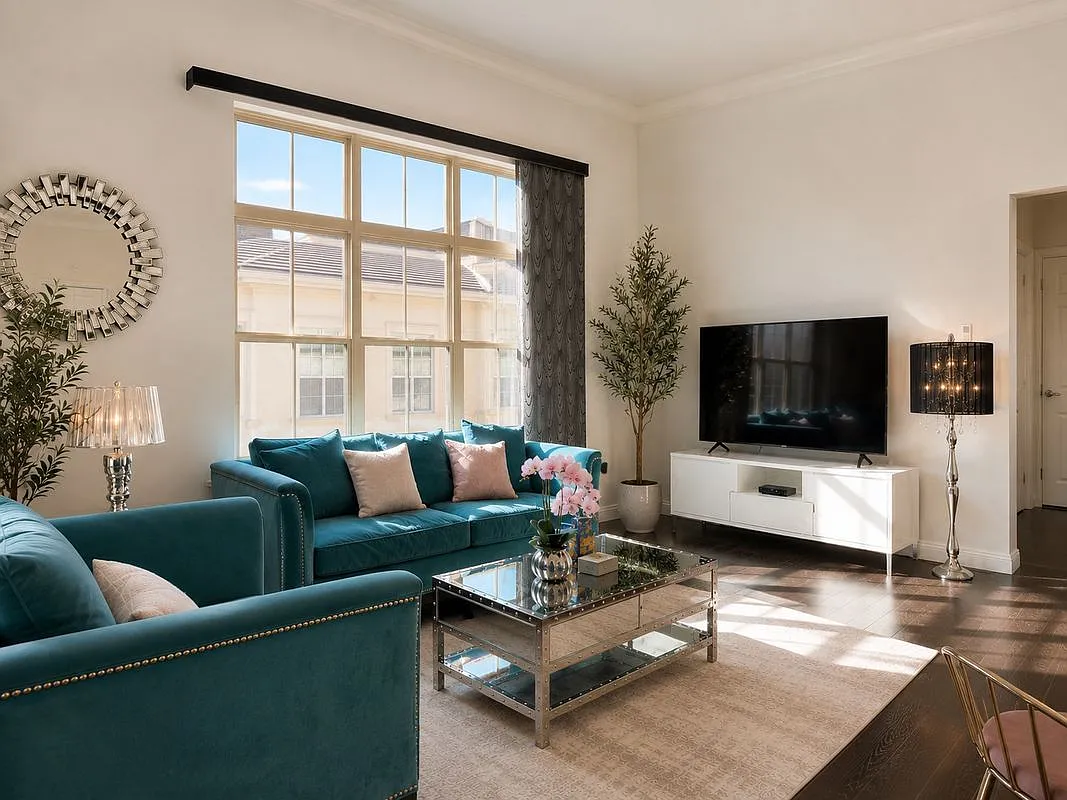 2 bed, 2.0 bath, 1305 sqft, $4,200 — Photo 2
