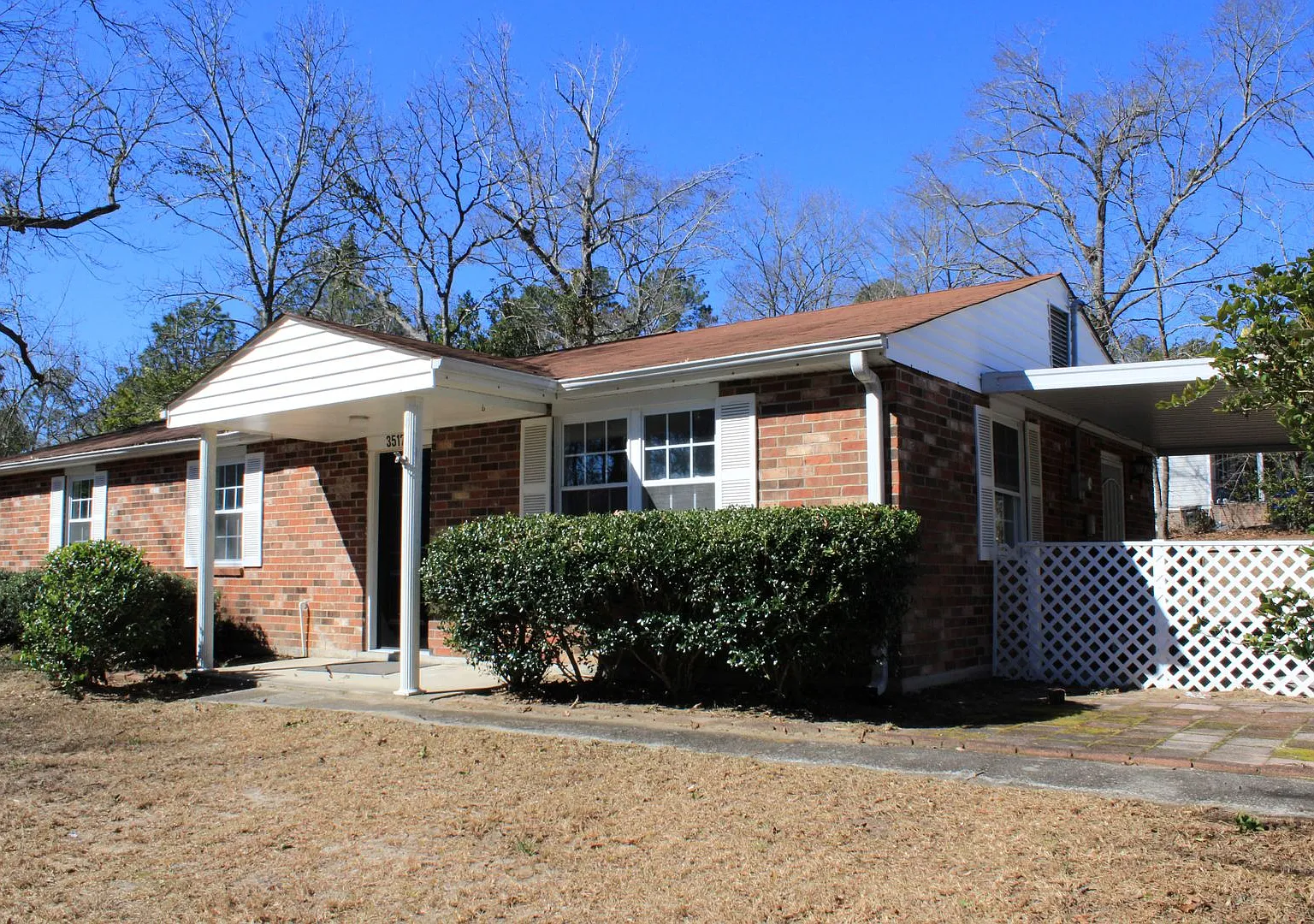 Awesomely Located 3 bedroom 2 bath Available! — Photo 3