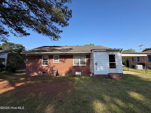 4th image of 315 Roberts Street