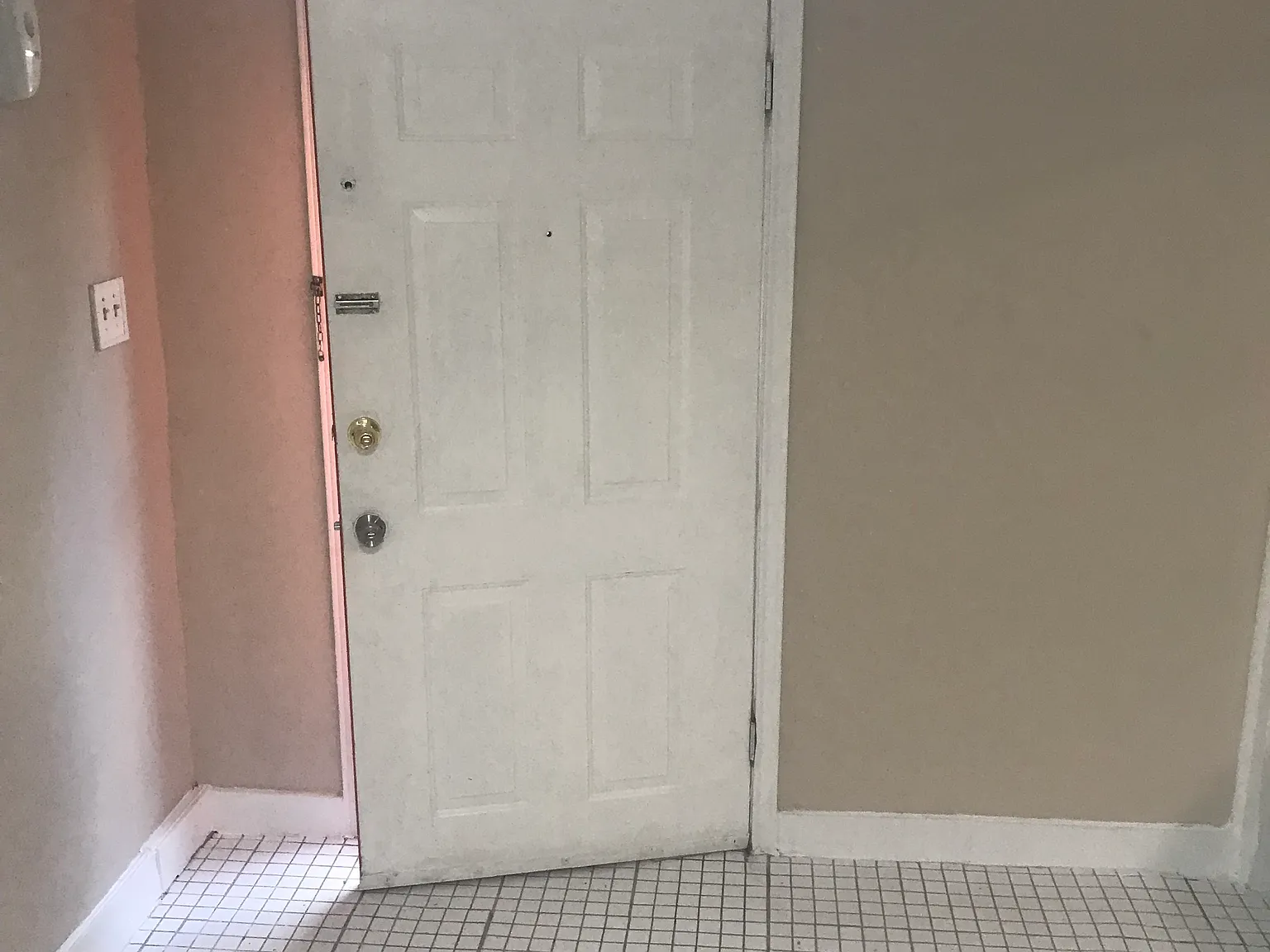 Studio, 700 sqft, $700 — Photo 2