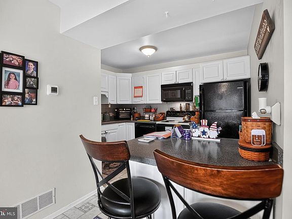4th image of 844 Putnam Blvd #61B