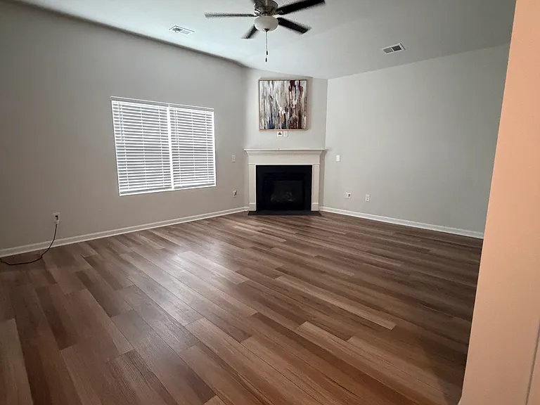 1317 Boswell Ct — Photo 2