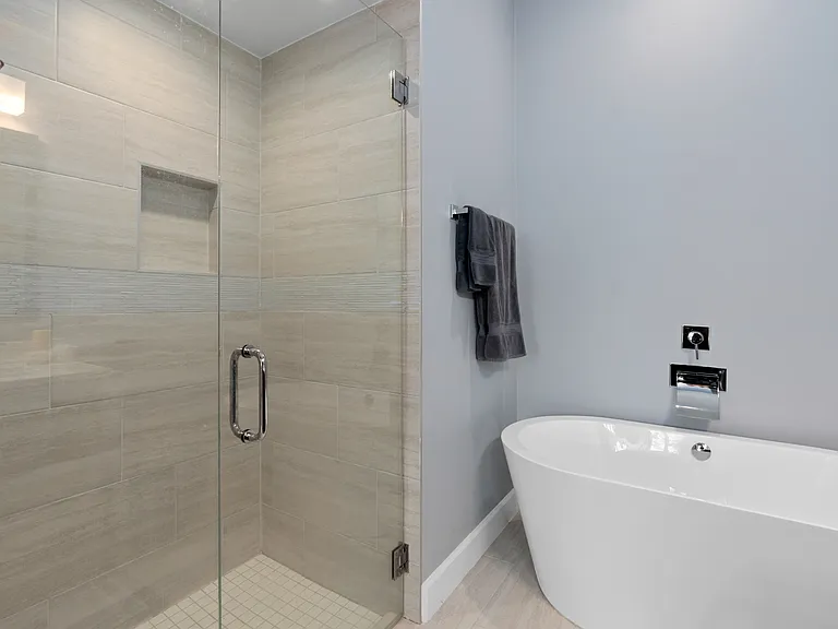 129 S Park Ave — Photo 12