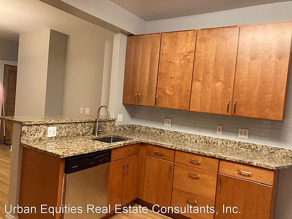 3rd image of 2147 W Lunt Ave APT 1