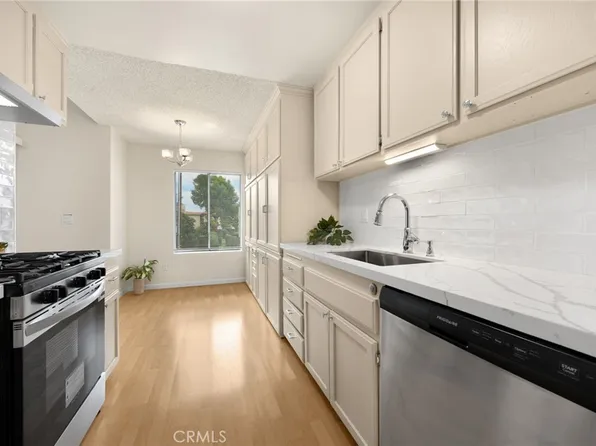 700 W La Veta Ave Unit I8, Orange, CA 92868