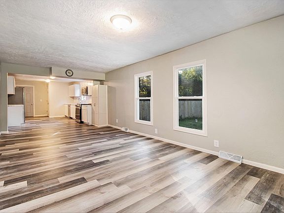 3rd image of 52828 Hastings St