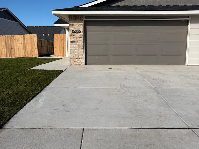 16902 W Lawson St — Photo 2