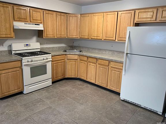 3rd image of 184 Beach 97th St #1