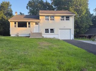 75 Hillside Ave, Suffern, NY 10901
