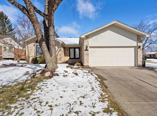 2076 Warrington Rd, Rochester Hills, MI 48307