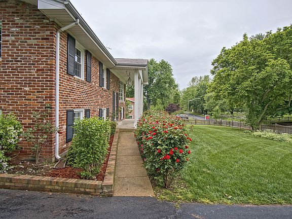 4th image of 13503 Floris St