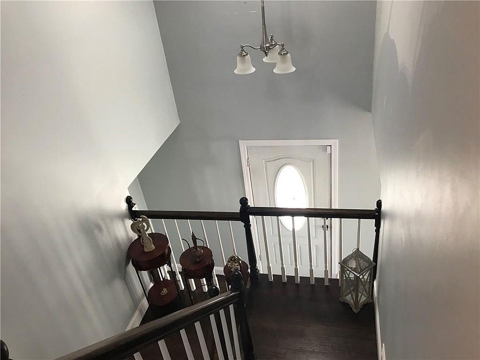 1st image of 98 Sherwood St