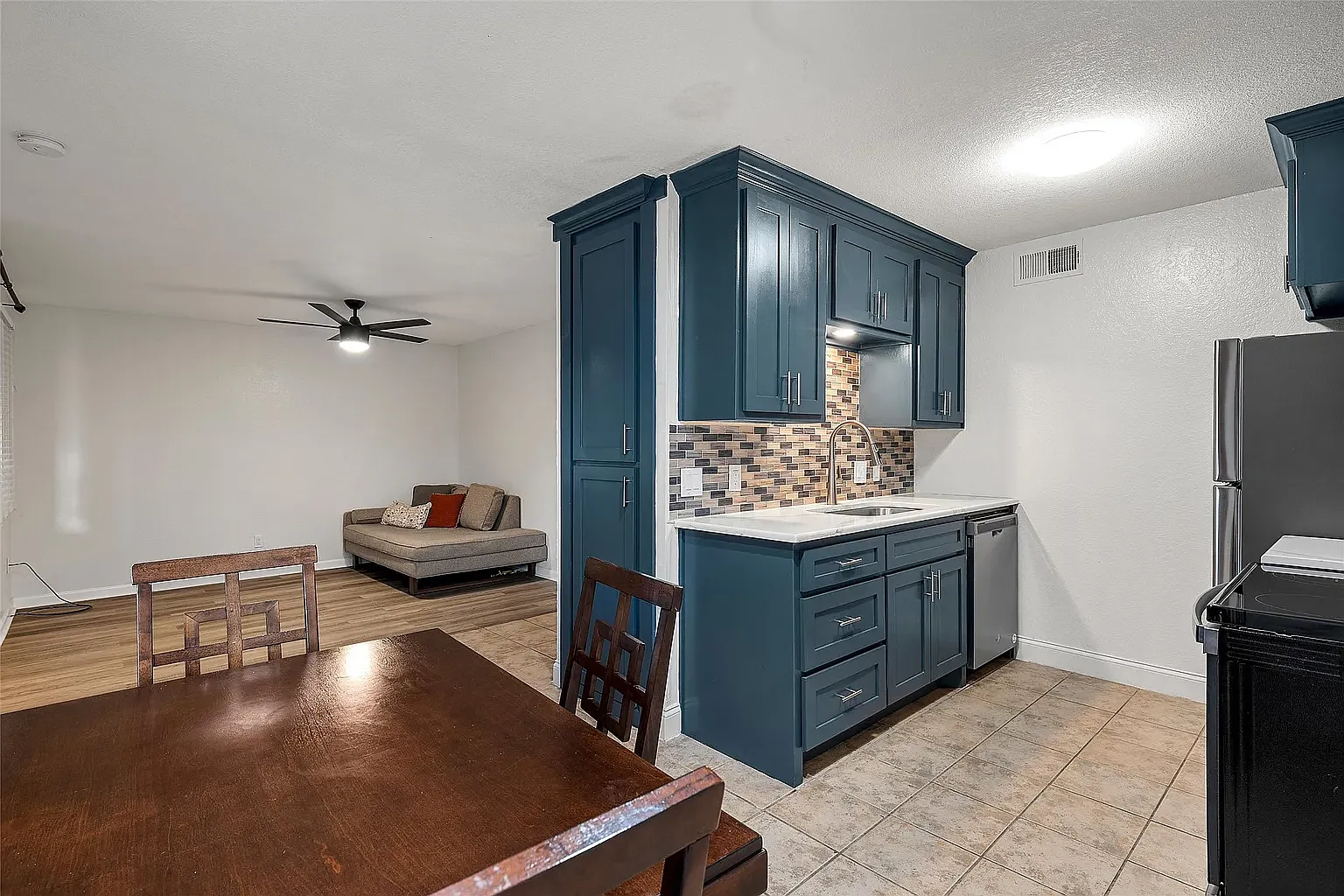 2 bed, 832 sqft, $1,200 — Photo 4
