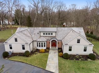 33 Stonehenge Dr, New Canaan, CT 06840