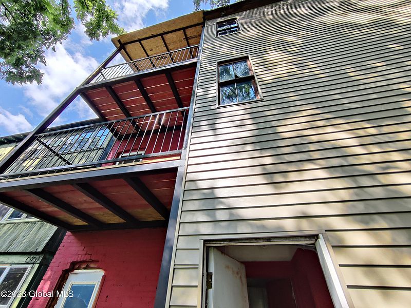 3rd image of 33 High Street