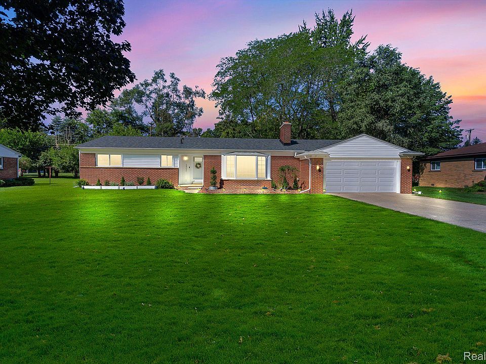 1st image of 24221 Sunny Point Dr