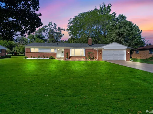 24221 Sunny Point Dr, Southfield, MI 48033