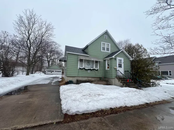 412 Minneapolis Ave, Gladstone, MI 49837