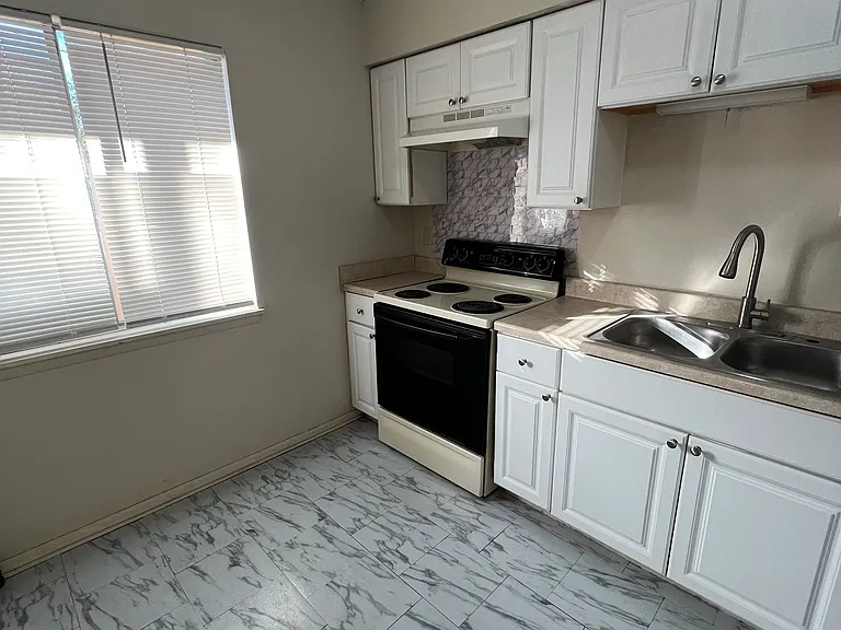 8020 Campbell St — Photo 5