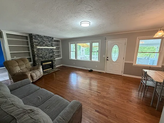 900 Cat Creek Rd — Photo 2