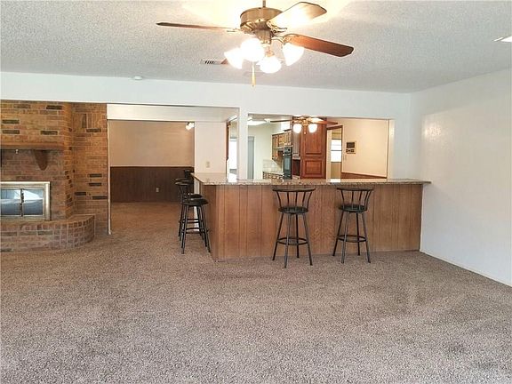 3rd image of 801 Hialeah Ct